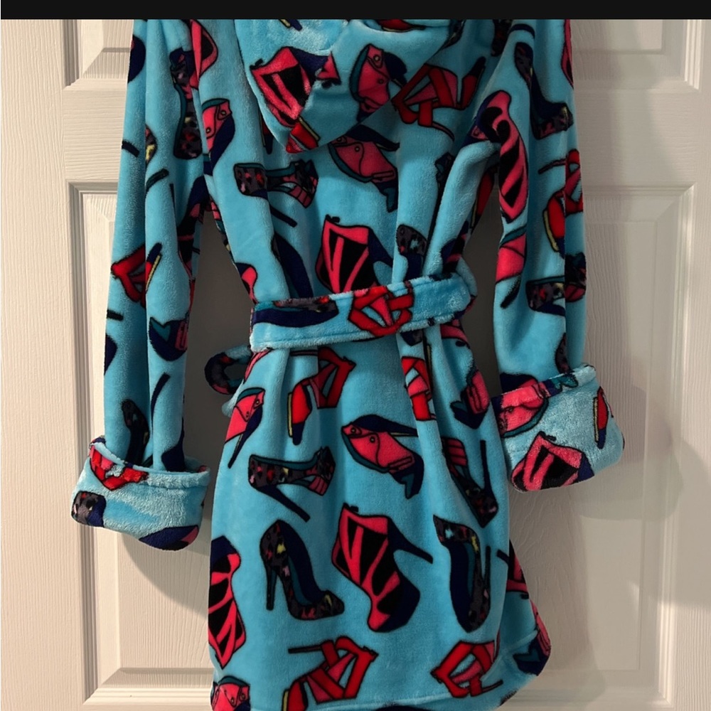 Steve Madden Short Robe - Picture 3 of 4